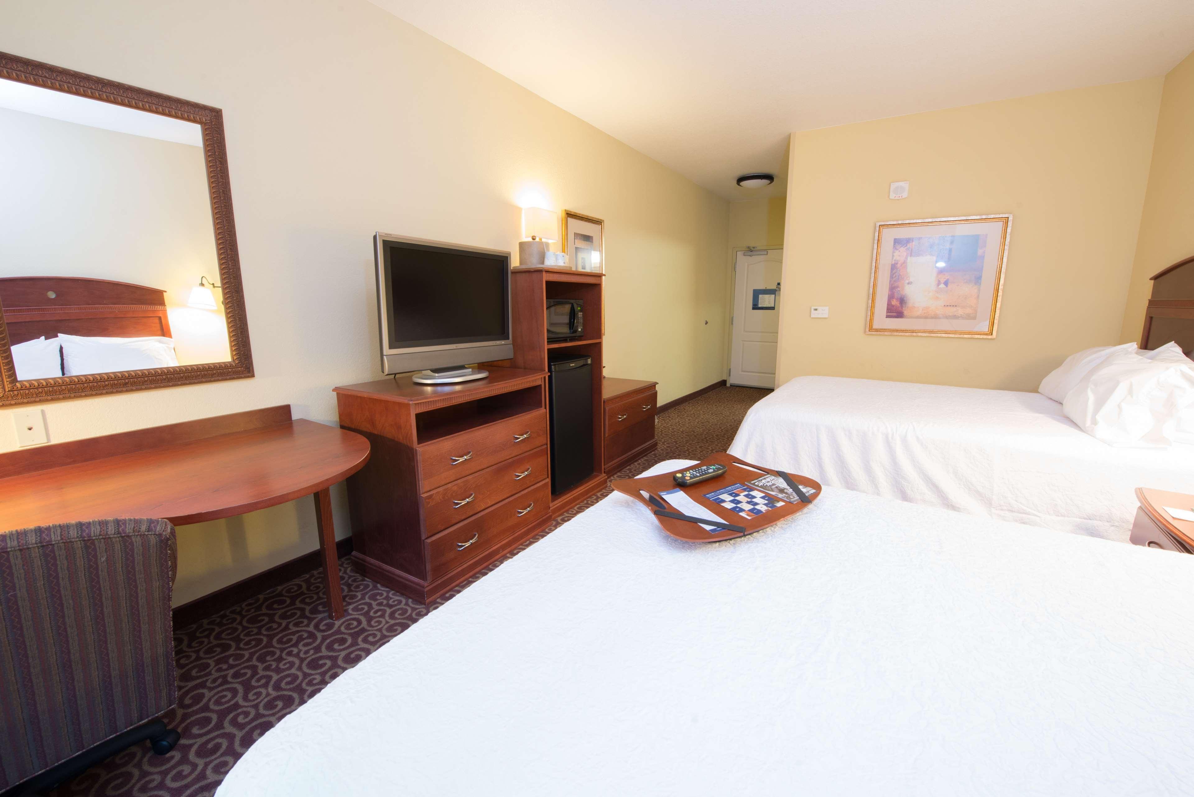 Hampton Inn Bismarck Buitenkant foto