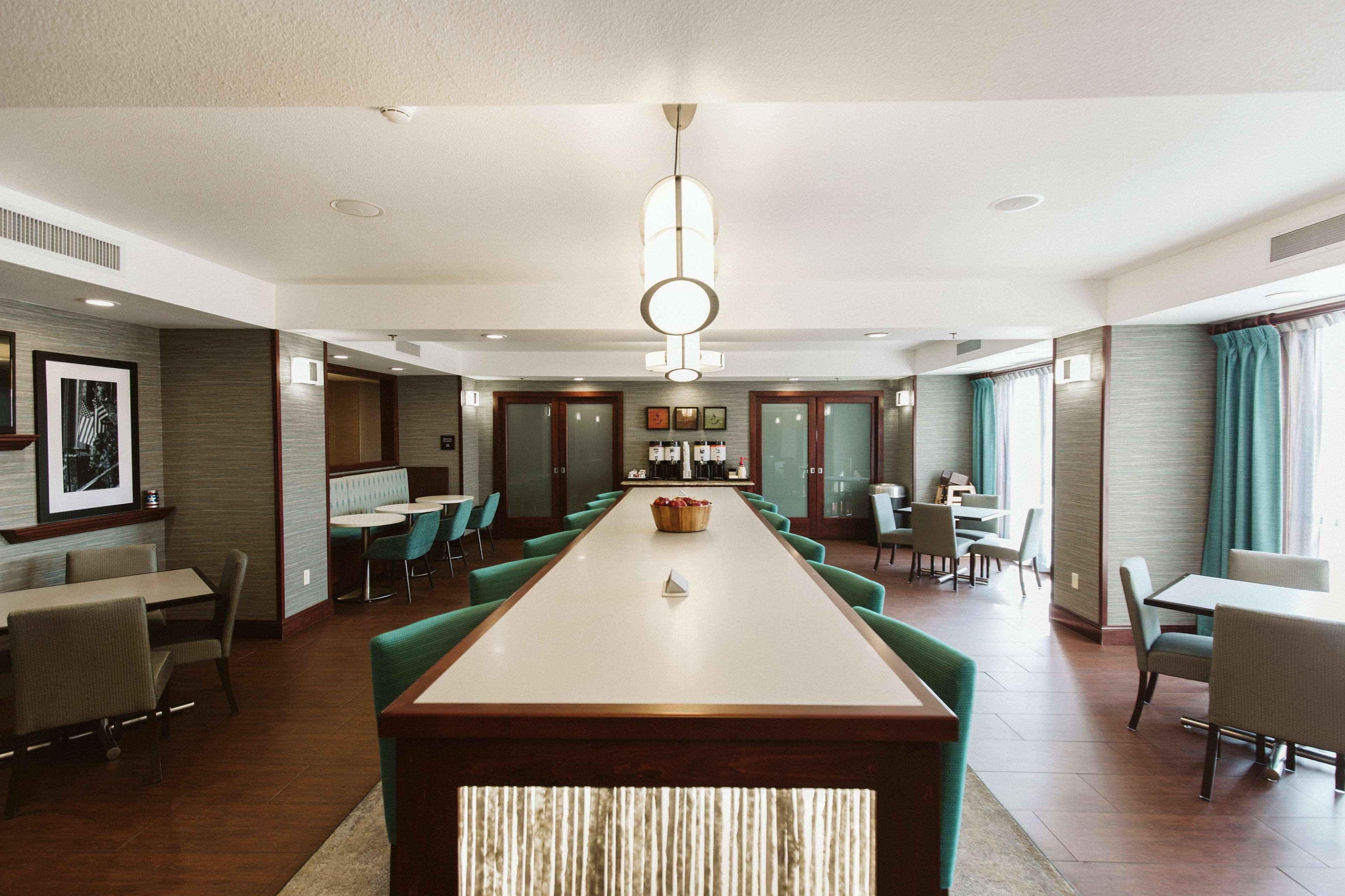Hampton Inn Bismarck Buitenkant foto
