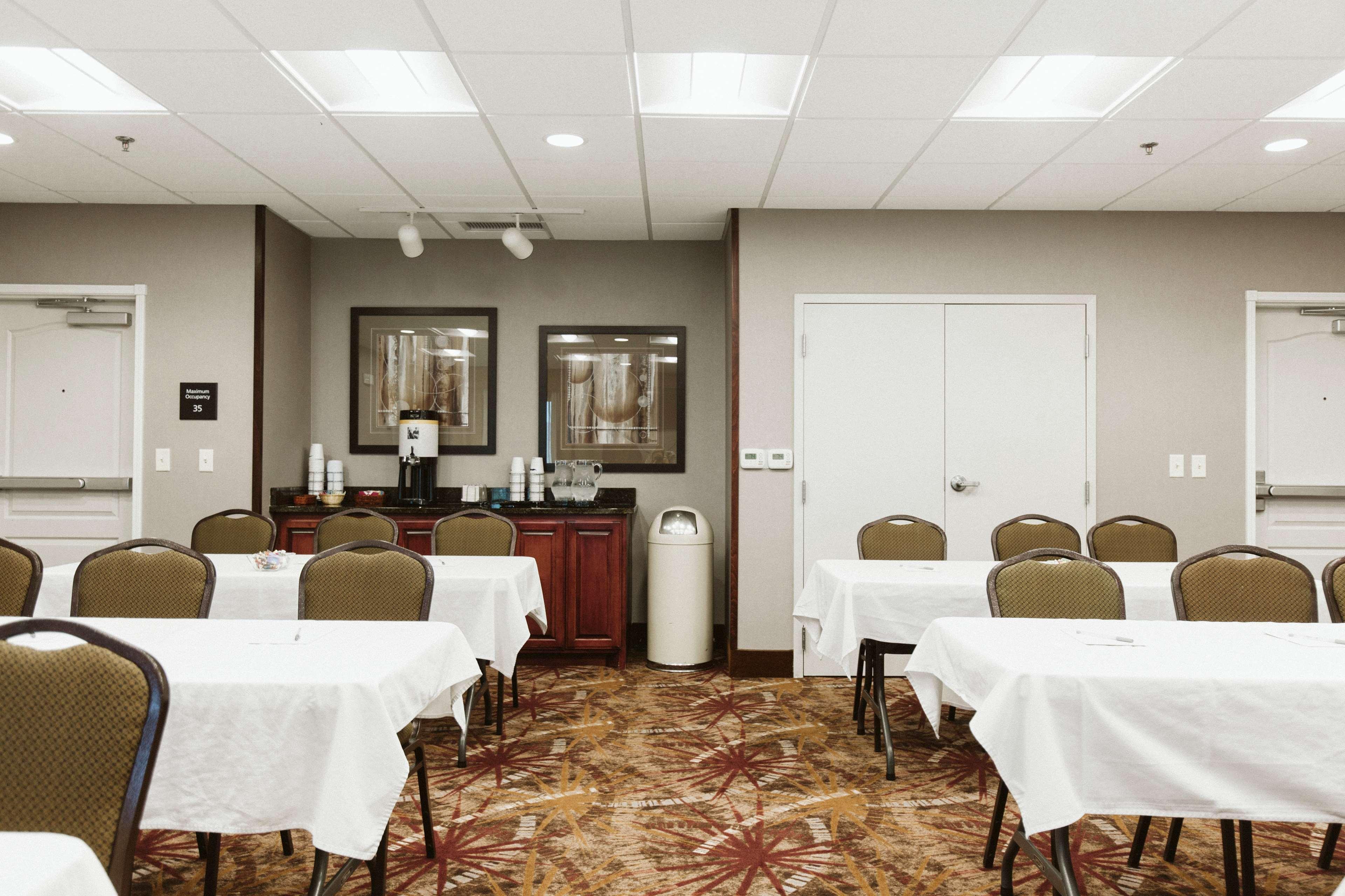 Hampton Inn Bismarck Buitenkant foto