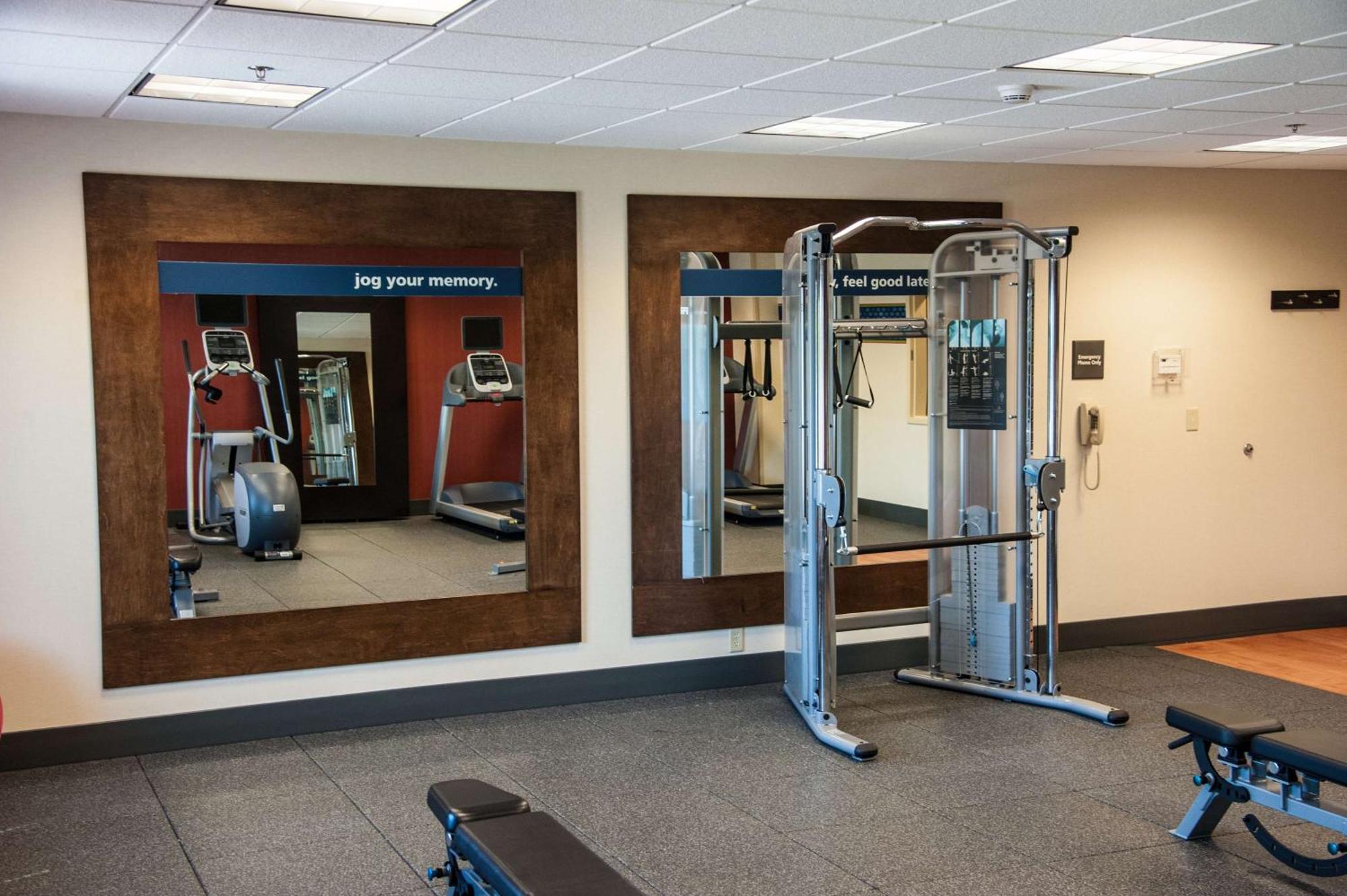 Hampton Inn Bismarck Buitenkant foto