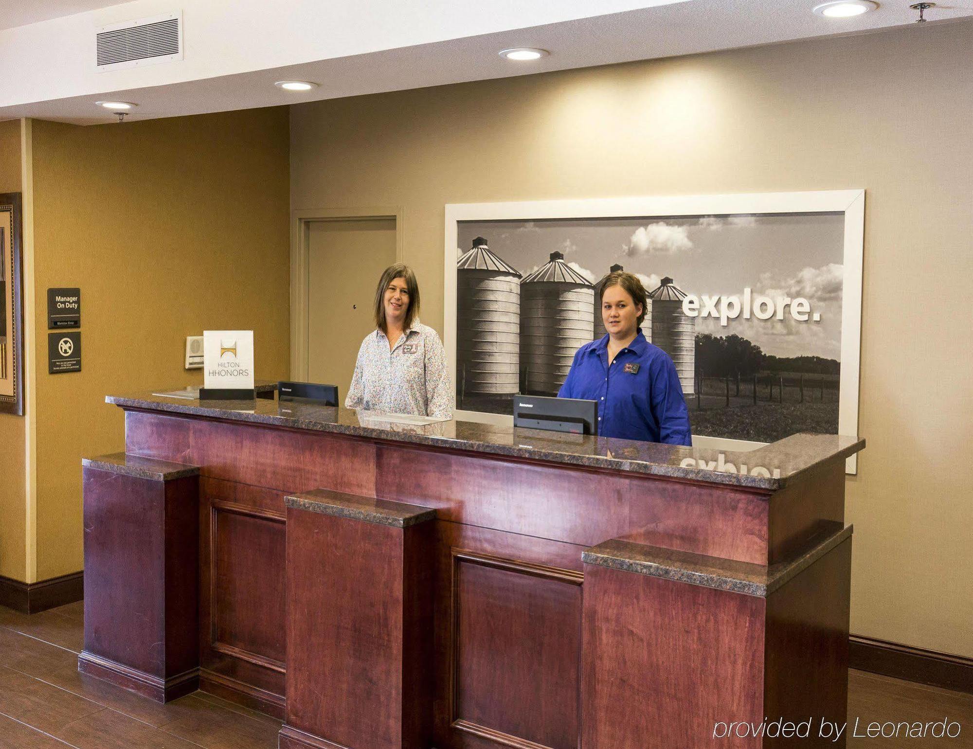 Hampton Inn Bismarck Buitenkant foto